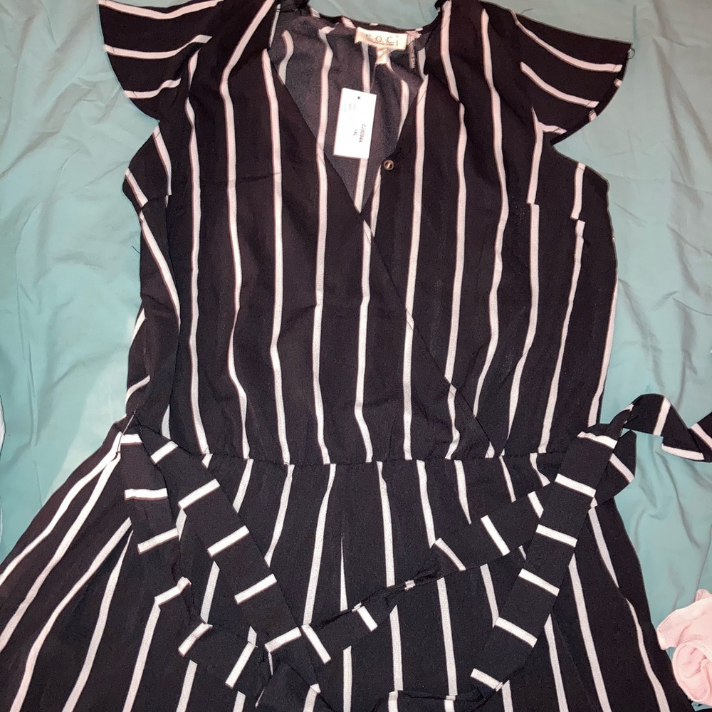 Short romper black and white stripes